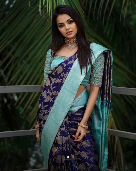 navy blue saree contrast blouse.